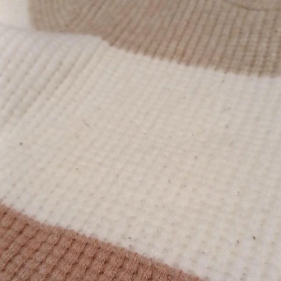 sweater - Picture 3 of 3